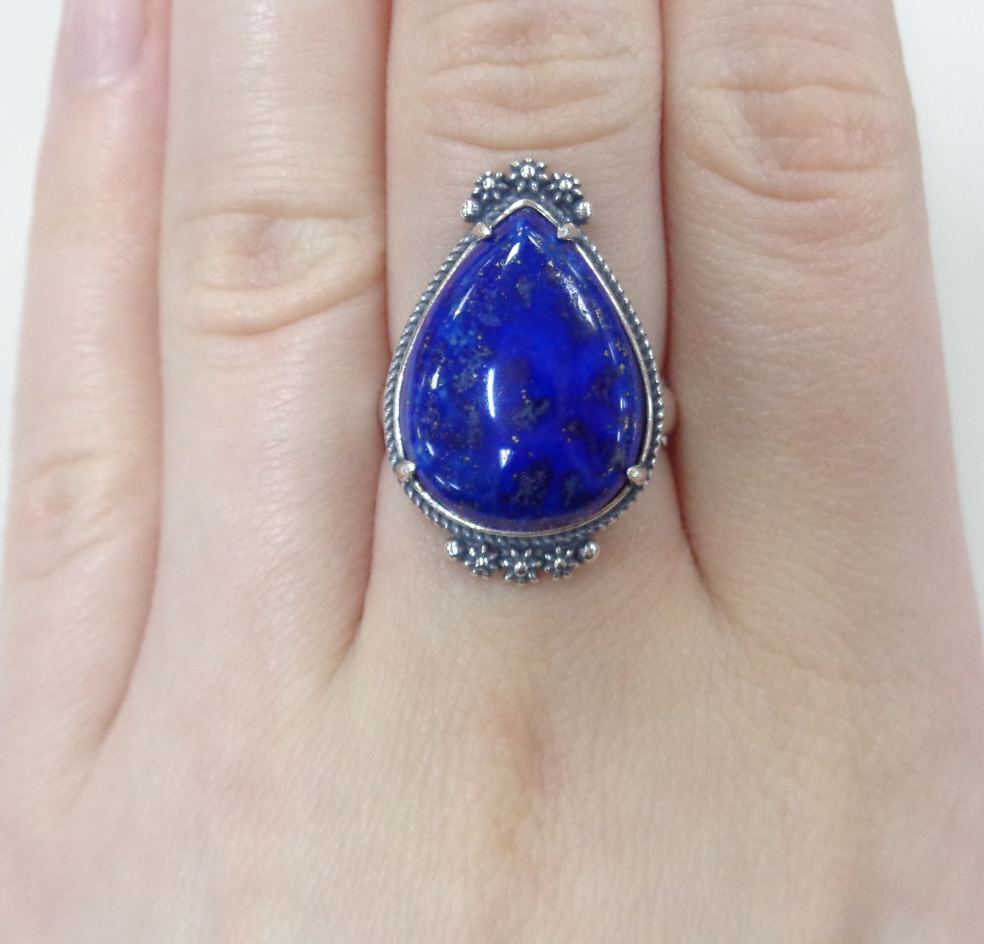 Серебряное кольцо с лазуритом